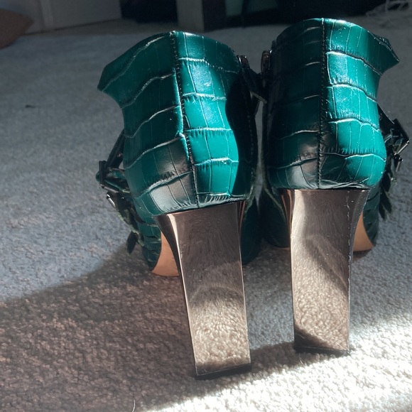 BCBGMAXAZRIA “Drive” emerald color crocodile embossed side zip booties. - Picture 4 of 4